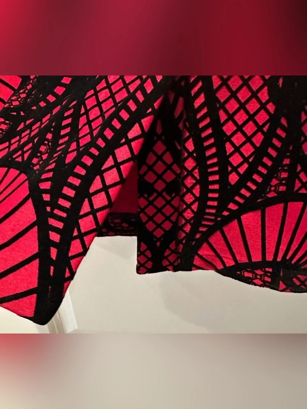 Women’s ECI large Red & Black Patterned midi Skirt